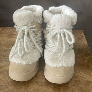 Zara fur toddler snow boots